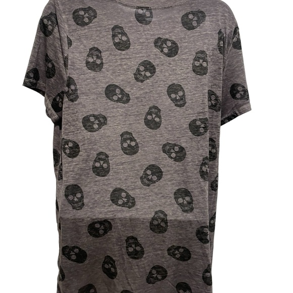 TORRID Womens Super Soft Grey Skull Top Tshirt Size 00/Medium - Picture 8 of 12